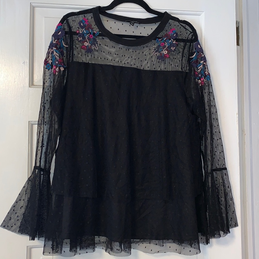 Size 1X / 14/16 Lane Bryant Black Lace Embroidered floral Top with bell sleeves